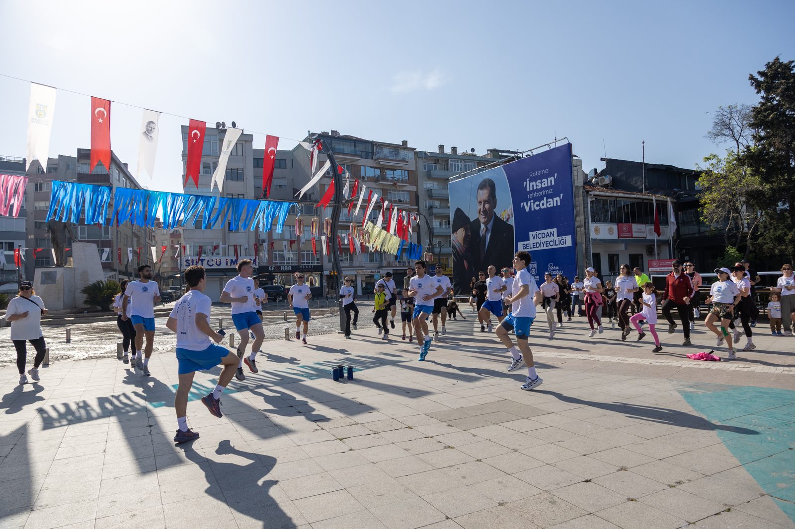 Beeky Run Club Silivri meydanında koşu